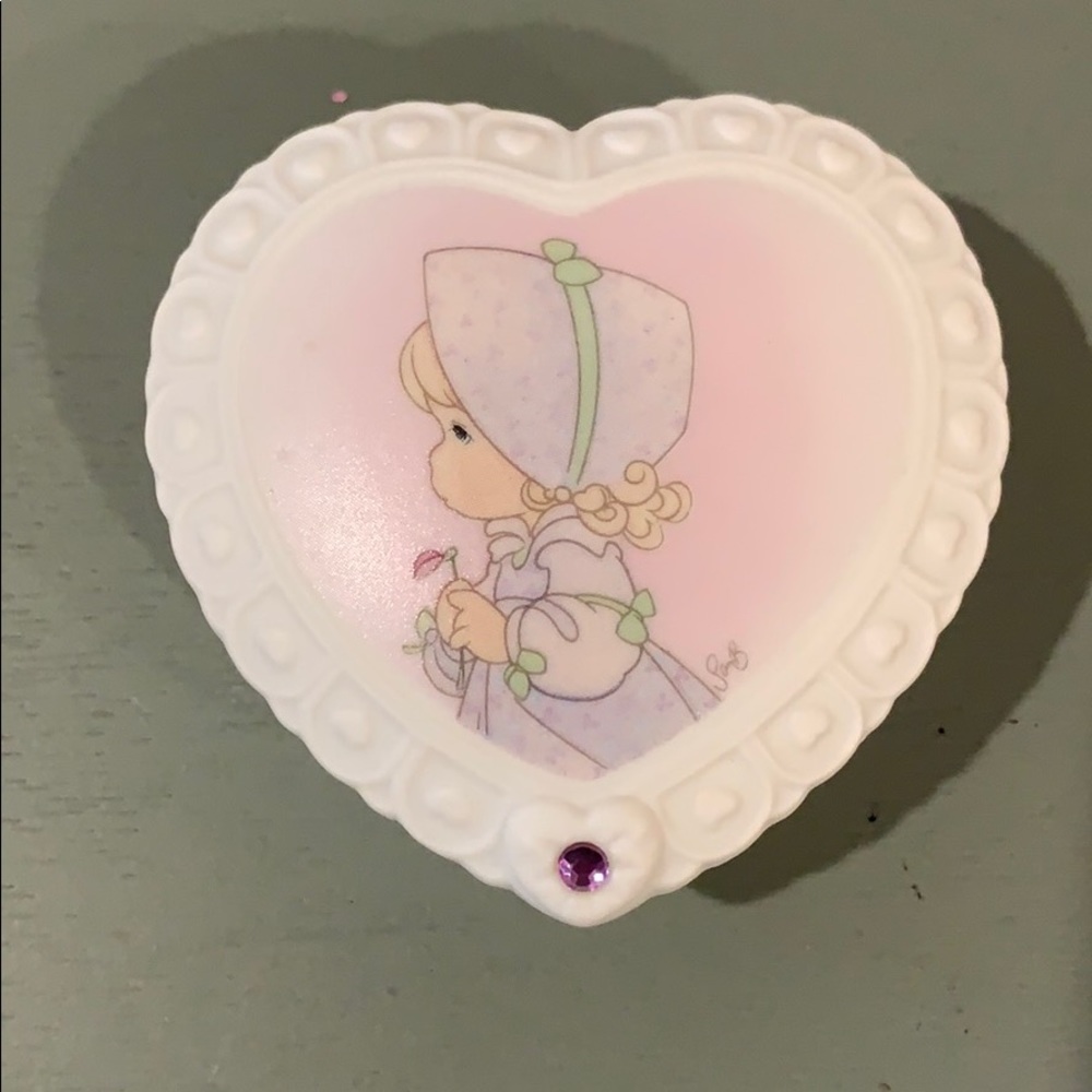 Precious Moments Figure - Picture 2 of 8